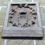 Grb Čakovca u atriju Starog grada Đurđevca